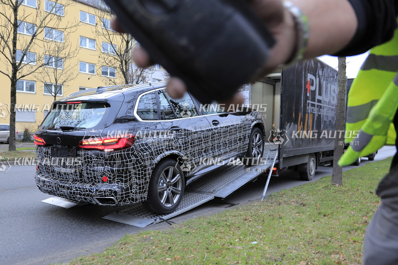 小改款《BMW X5》還不想被看光光 出來偷拍總有被抓包的一天 小改款《BMW X5》還不想被看光光 出來偷拍總有被抓包的一天