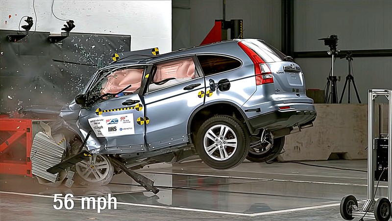 穩死!?《IIHS》以90km/h正面偏撞2010年美規《CR-V》 假人將要重新做人(影片) 穩死!?《IIHS》以90km/h正面偏撞2010年美規《CR-V》 假人將要重新做人(影片)