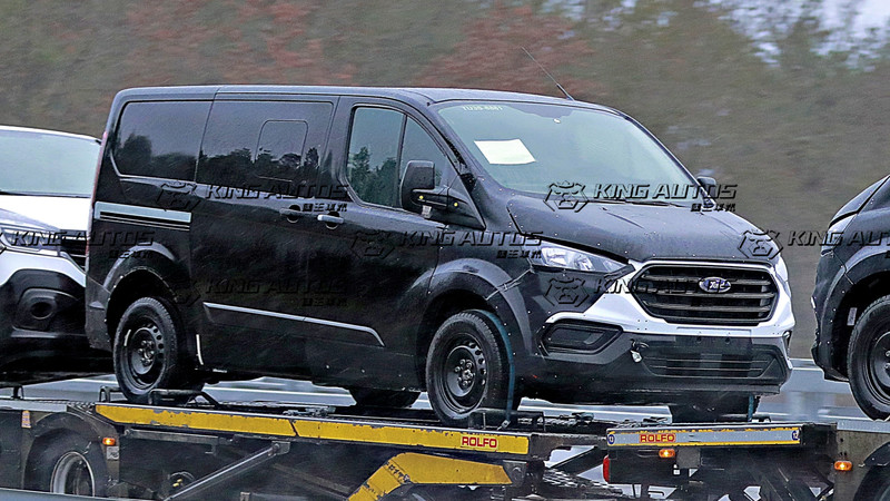 VW T7的遠房兄弟?!全新大改款《Ford Tourneo / Transit Custom》首度現身 VW T7的遠房兄弟?!全新大改款《Ford Tourneo / Transit Custom》首度現身
