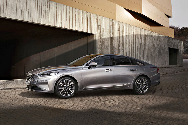 快背就是要帥!全新《Kia K8》和《Audi A7》您選哪一台? 快背就是要帥!全新《Kia K8》和《Audi A7》您選哪一台?
