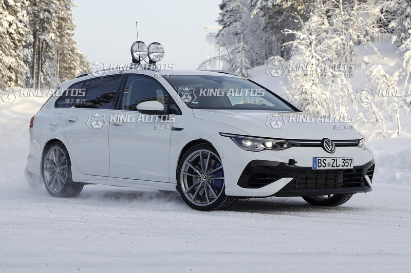 315匹超狂旅行車在此!新世代《Volkswagen Golf R Variant》無偽裝搶先曝光 315匹超狂旅行車在此!新世代《Volkswagen Golf R Variant》無偽裝搶先曝光