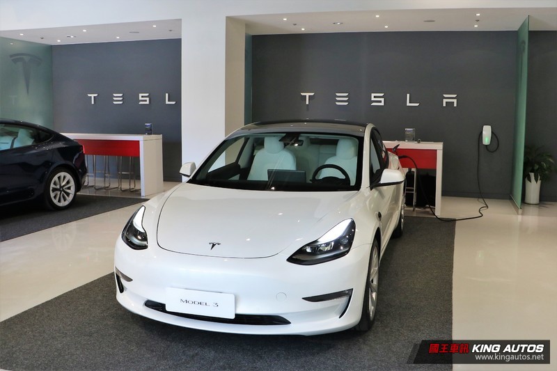 新增漏電保護與wifi聯網功能 《台灣Tesla》推第3代壁掛式充電座 同場加映《Model 3》白色內裝 新增漏電保護與wifi聯網功能 《台灣Tesla》推第3代壁掛式充電座 同場加映《Model 3》白色內裝