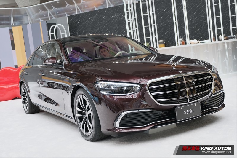 新世代《M-Benz S-Class》446萬元起 搭載後軸轉向系統與後座安全氣囊 車內影音娛樂系統大翻新 新世代《M-Benz S-Class》446萬元起 搭載後軸轉向系統與後座安全氣囊 車內影音娛樂系統大翻新