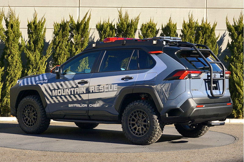 玩真的?《Toyota RAV4》山難搜救車 頂部暗藏《無人機》外型其實很帥氣! 玩真的?《Toyota RAV4》山難搜救車 頂部暗藏《無人機》外型其實很帥氣!