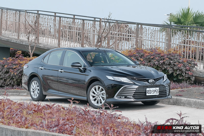 國王駕道︱小改款《Toyota Camry 2.0汽油車型》太超值?連四門馬3、國產Altis都難逃衝擊? 國王駕道︱小改款《Toyota Camry 2.0汽油車型》太超值?連四門馬3、國產Altis都難逃衝擊?