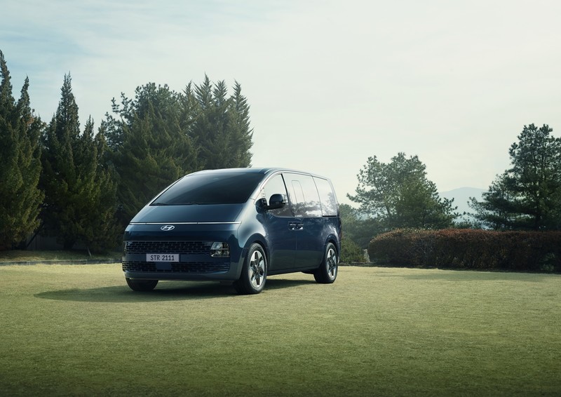 《Hyundai Staria》預計年底台灣見|首創全景式車窗 最多可乘載11人 《Hyundai Staria》預計年底台灣見|首創全景式車窗 最多可乘載11人