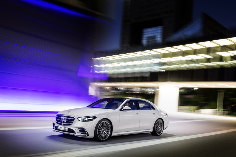 《Mercedes-Benz S-Class》奪下本屆世界最佳豪華車大獎|搭載V12引擎Maybach S-Class預計年底登場 《Mercedes-Benz S-Class》奪下本屆世界最佳豪華車大獎|搭載V12引擎Maybach S-Class預計年底登場