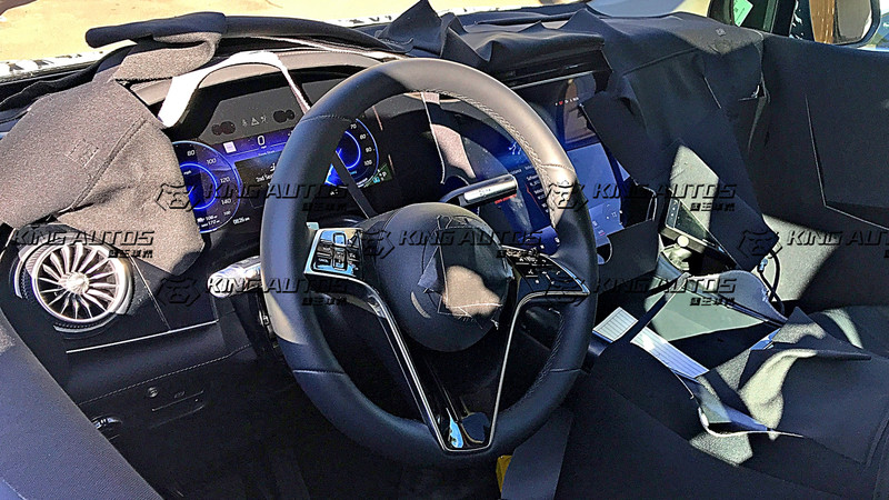 中控台56吋全螢幕再現?!《Mercedes-Benz EQS SUV》純電休旅版 內裝捕獲 中控台56吋全螢幕再現?!《Mercedes-Benz EQS SUV》純電休旅版 內裝捕獲